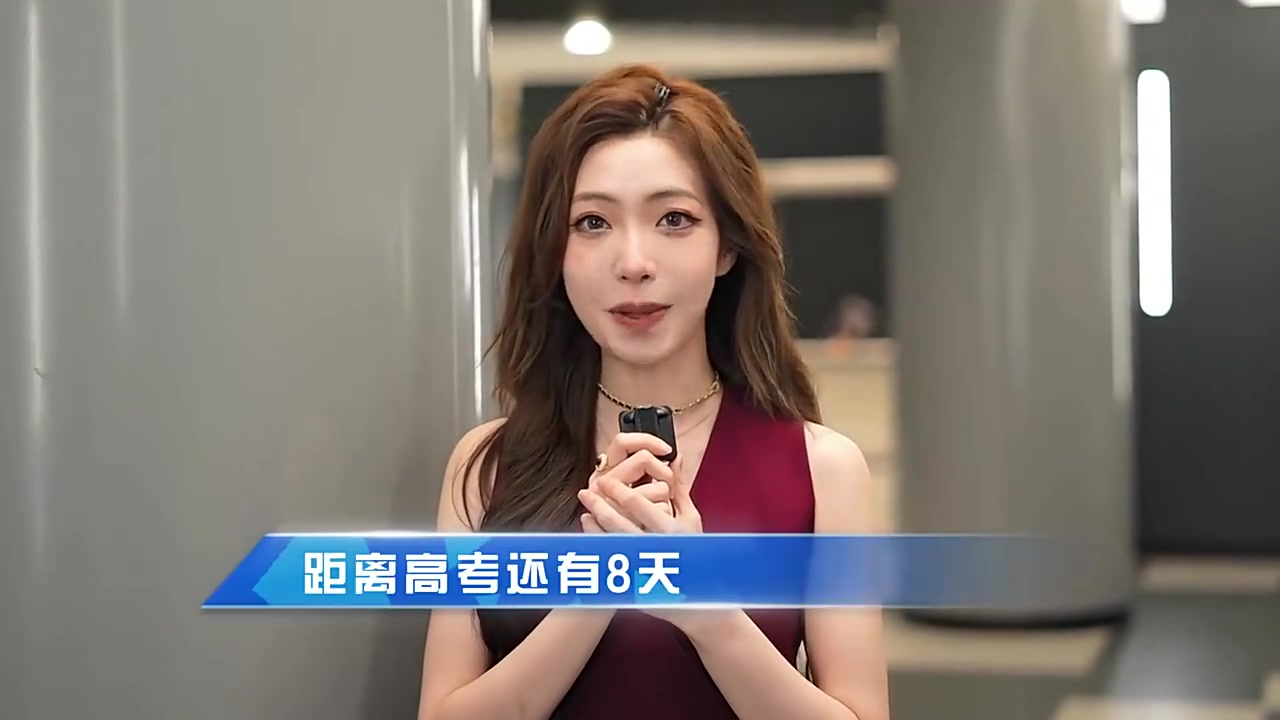 谈球吧LPL官方主持人希然：距离高考还有8天，祝愿大家金榜题名！