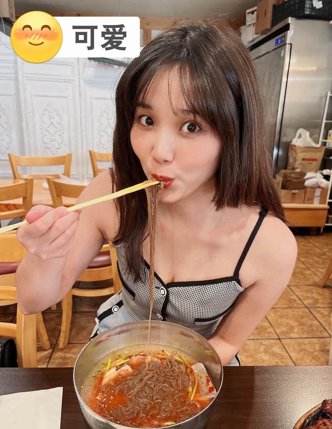 谈球吧官网登录入口🫡瓜哥这气质杠杠的！烤肉姐再晒与安东尼的合照