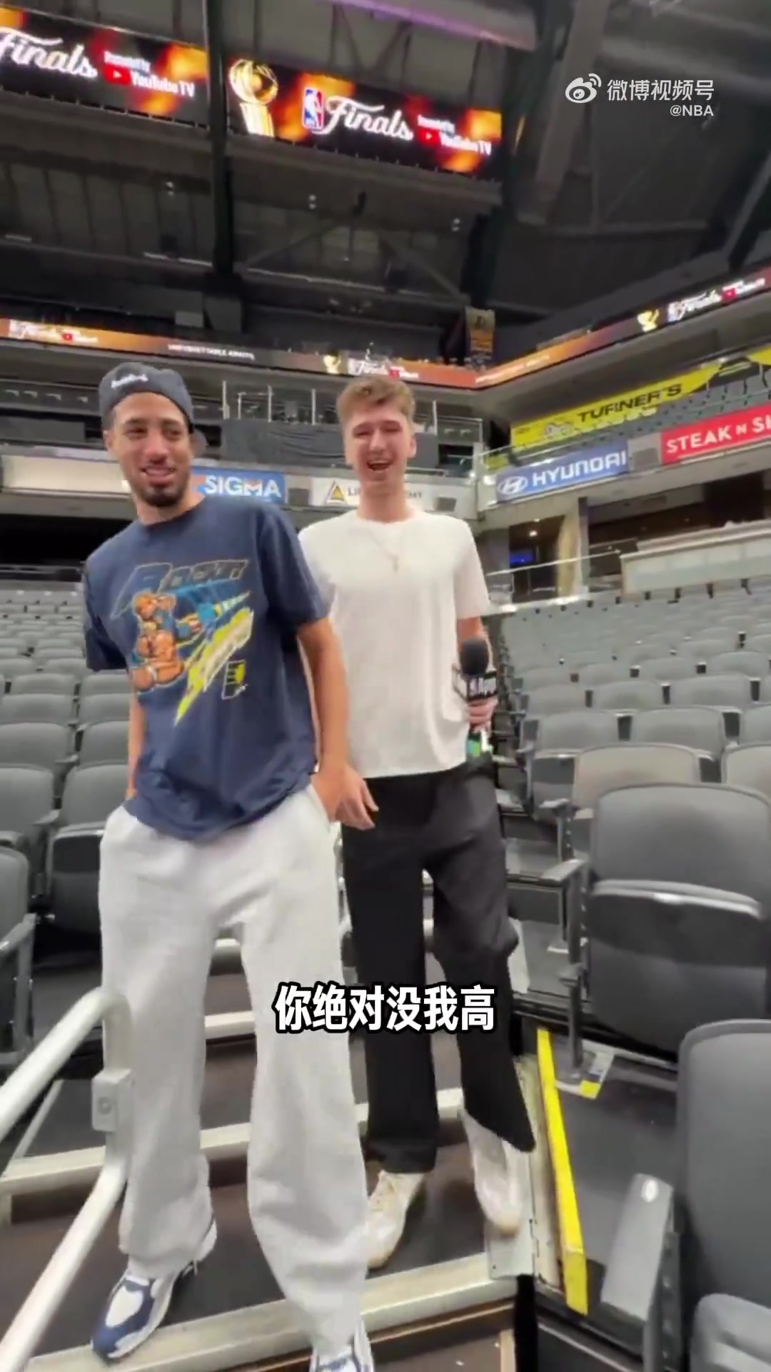 谈球吧懂事🤣布泽利斯采访G4 不想看起来比哈利伯顿高&两人互换位置